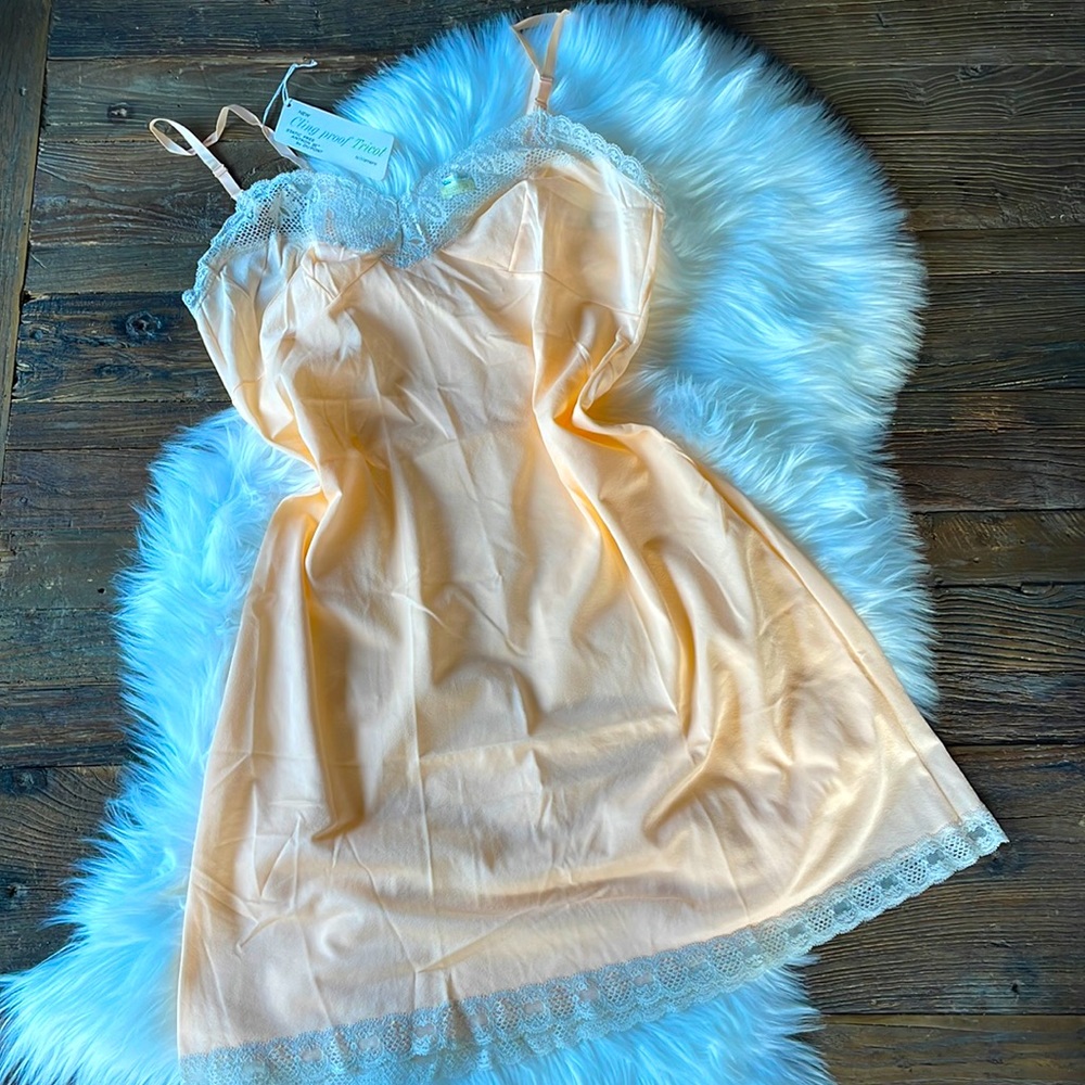 Vintage Warner’s peach lace slip NWT size 38A
